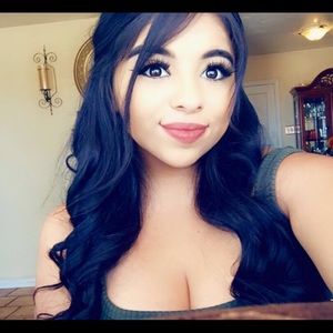 Meet your Posher, Alejandra